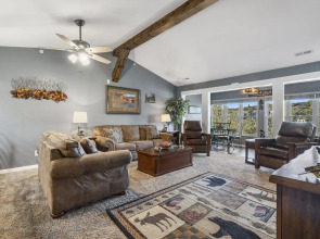 Penthouse Lodge - In Heart of Ozarks!