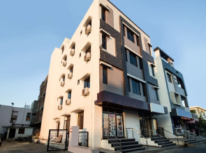 OYO 28143 Hotel Abhinam