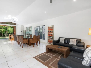 Aurelia 3 Bedroom Holiday Home Palm Cove