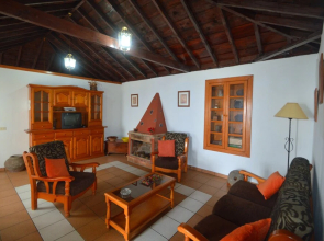 Casa Rural Peluquina by Isla Bonita
