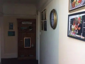 The Crown Bar & Guesthouse