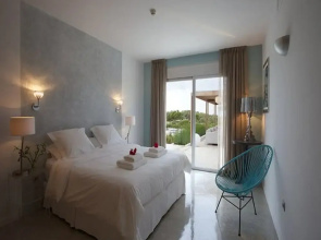 Gorgeous Villa With Views