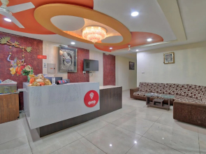 Hotel Risha by OYO
