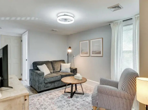 2 Mi to Uptown: Centrally Located Kingston Apt!