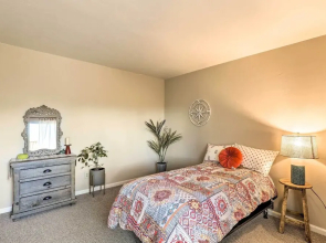 Tucson Townhome: 11 Mi to Dtwn - Long-term Stays!