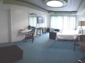 Grand Peninsula Suites
