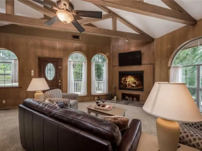 Blue Bear Retreat - Eight Bedroom Cabin