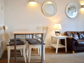 Modern 1 Bedroom Apartment Near the River