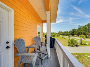 ~ 2 Mi to Boat Ramp: Steinhatchee River Cottage