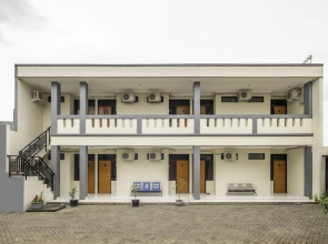 OYO 2418 Sutanto Guest House