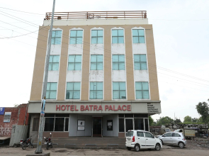 OYO 16647 Hotel Batra Palace
