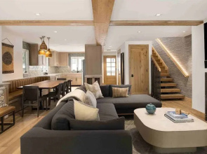 Vail Village Luxury 4 Bedroom, Steps to Slopes!
