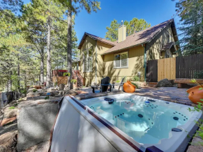 Flagstaff Hideaway: Private Hot Tub, 4 Mi to Dtwn!