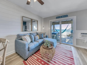 Weekender by Avantstay Gorgeous Beach Front Home w/ Ocean View