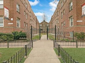 1BR Apt with King Bed in Rogers Park