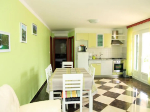 Apartments Hari Tisno