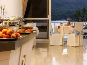 Akrotiri Beach Resort Hotel - Adults friendly