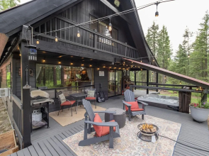 Thyme Out 2 Bedroom Home by NW Comfy Cabins by RedAwning