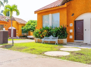 Family Condo with 3 BDR Pool & Hot tub