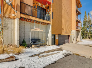 Romantic Ski Haven w/ Balcony: Brian Head Studio