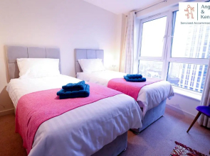 GREAT VALUE, 2 Bedroom Penthouse Apt at Angel & Ken Serviced Accommodation Woking