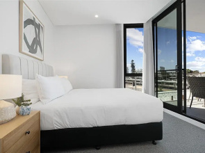 Spacious 2-bed Apartment With Rooftop Views