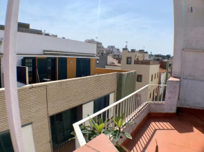 Blanes old town: 2 blocks/2 min walk to the beach