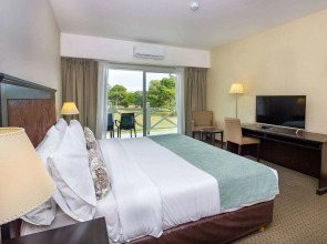 Howard Johnson Hotel & Convention Center Madariaga - Carilo