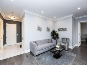 Ornate Penthouse Near Square One Mall