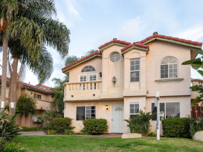 WanderJaunt | Emerald St Townhomes