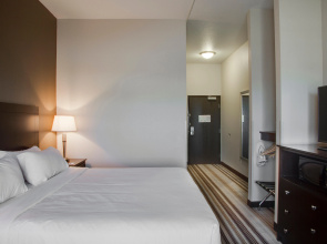 Holiday Inn Express & Suites Nevada by IHG
