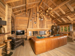 Kashmyre Chalet Luxe Chauffeur Sauna