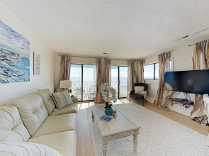New Listing! Oceanfront W/ Balcony & Pool 1 Bedroom Condo