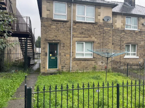 3 Bed House - Sleeps 5 - Parking - Wifi
