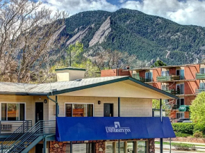 Boulder University Inn