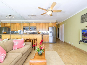 Kuleana 321 1 Bedroom 1 Bathroom Condo by Redawning