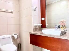 Riverfront I 1, piso 4, suite vista al rio, Puerto Santa Ana, Guayaquil
