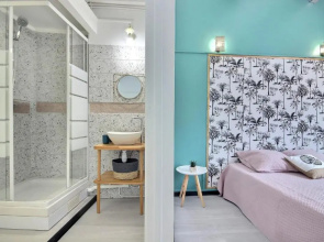 Maison de ville atypique avec piscine, mer à 100m, 2 chambres