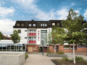 XZLLENZ Hotel