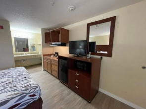Kenedy Inn & Suites