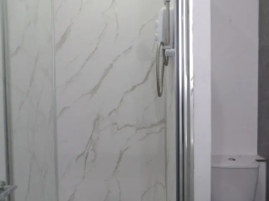 2bed Apt Sleeps 4-near Meadows Park, Parking, Wifi