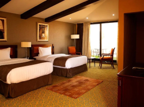 Desert Inn Resort and Camp