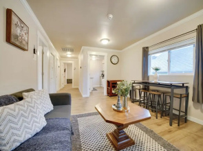 3 Mi to Dtwn Seattle: Large Home w/ Private Deck!