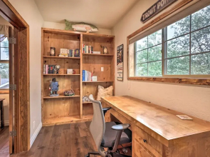 Near Bear Mountain & Big Bear Lake: Gem w/ Hot Tub