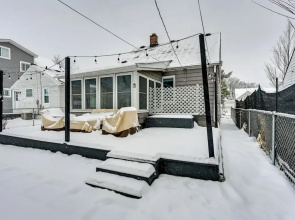Mid-century Family Bungalow: Desirable Birmingham!
