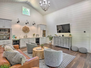 Blue Ridge Cottage: Modern Solace in the Mountains