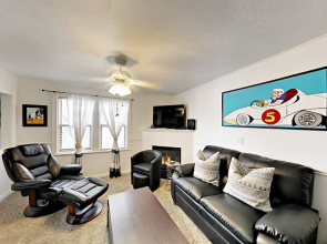 2BR Center Park City Condo by RedAwning