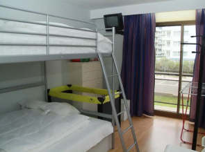 Ruim, lichtrijk appartement met groot terras uitstekend gelegen in De Panne