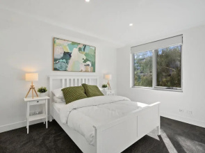 Stylish 1-bed Apartment With Balcony & Pool Access