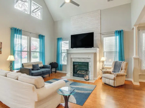 3 Mi to Dtwn Memphis: Charming Family Home!